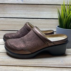 Alegria “Isabelle Bronze Easy” Fashion Mule - Size: 39 (9)